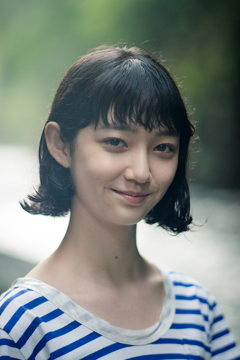 少女記録 細く長く綺麗な首にあるほくろがチャーミングな小宮山莉渚さん 魅力的な瞳だけなく眉毛や耳など印象的なパーツが多い 上に全体の顔立ちも整っています 高身長にして小顔で頭身バランスも素晴らしい美少女です 少女記録 細く長く綺麗な首にあるほくろがチャーミングな小宮山莉渚さん 魅力的な瞳だけなく眉毛や耳など印象的なパーツが多い 上に全体の顔立ちも整っています 高身長にして小顔で頭身バランスも素晴らしい美少女です