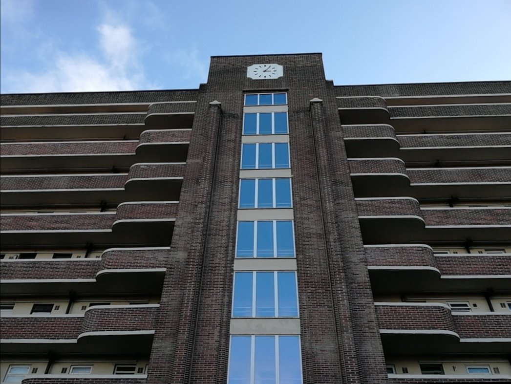 AmalaAnyika's tweet photo. Regent Court flats in Hillsborough, Sheffield
#buildings #architecture #design #1930s #housingcomplex #flats #apartments #artdeco #streamlinemoderne #lines #horizontal #vertical #curves #workthoseangles #sunshine #bluesky #blueskies #sheffield #photography https://t.co/Ol1aQVaBks