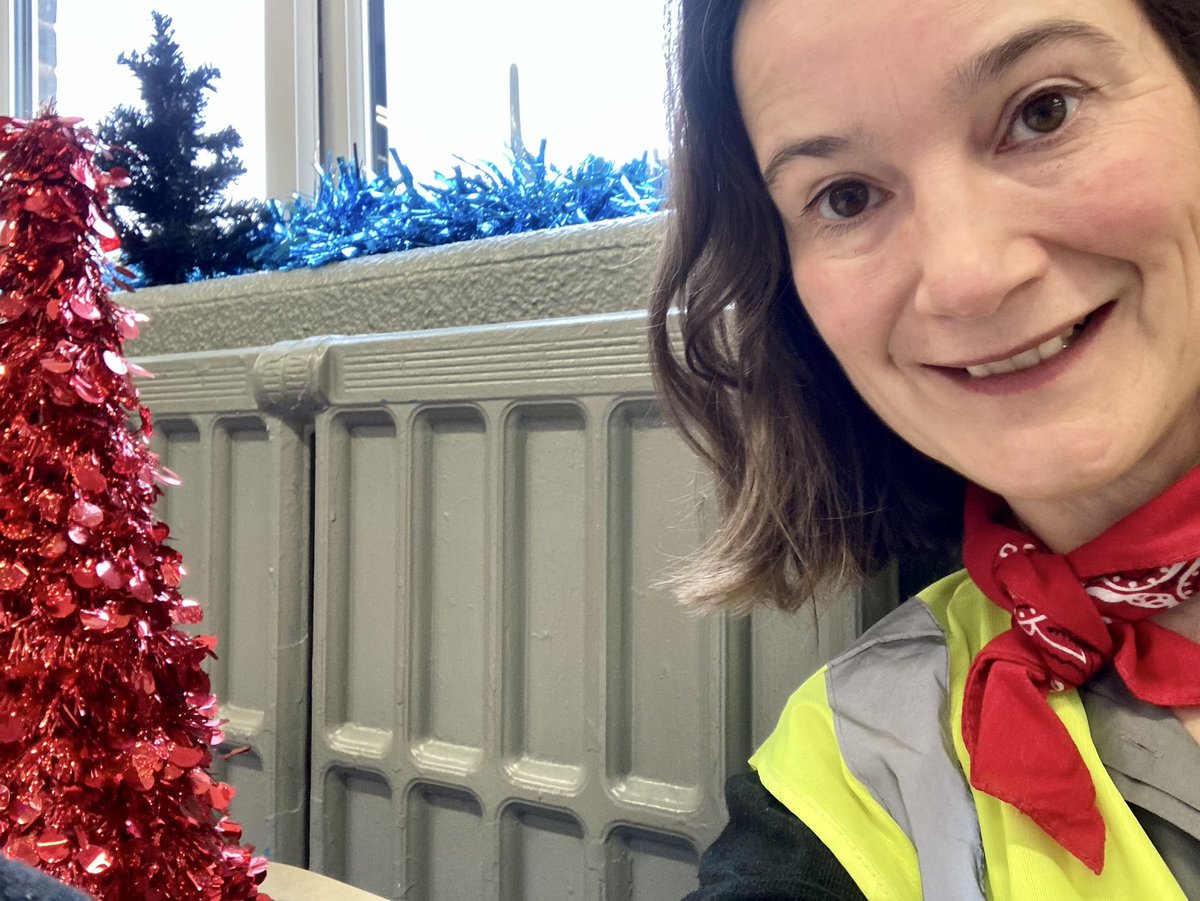 McateerMc's tweet photo. Good morning from #OnTheBuses - the garage canteens are serving food again and beginning to look Christmassyπ #BusChaplaincy ππ https://t.co/xgAG2qeqiv