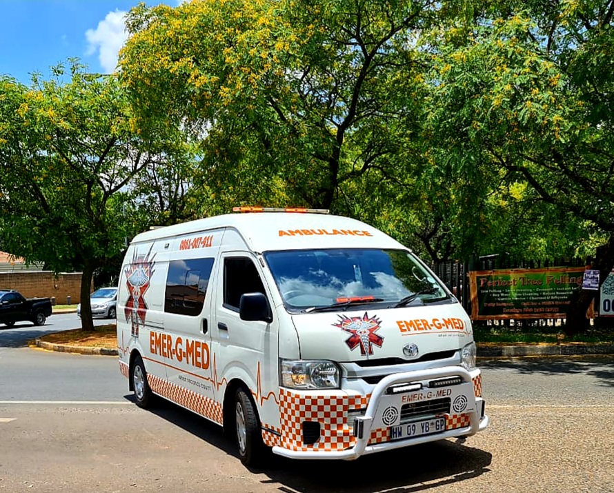 EMER_G_MED's tweet photo. 《Berario》#TM3, #A23 responded to Pendoring C/O Weltevreden Road for a collision. On arrival we treated and transported one patient to a nearby facility for further care. @GTP_Traffstats @_ArriveAlive @EWNTraffic @News24 @IOL #whensecondscount #berario https://t.co/quULmdl7qf