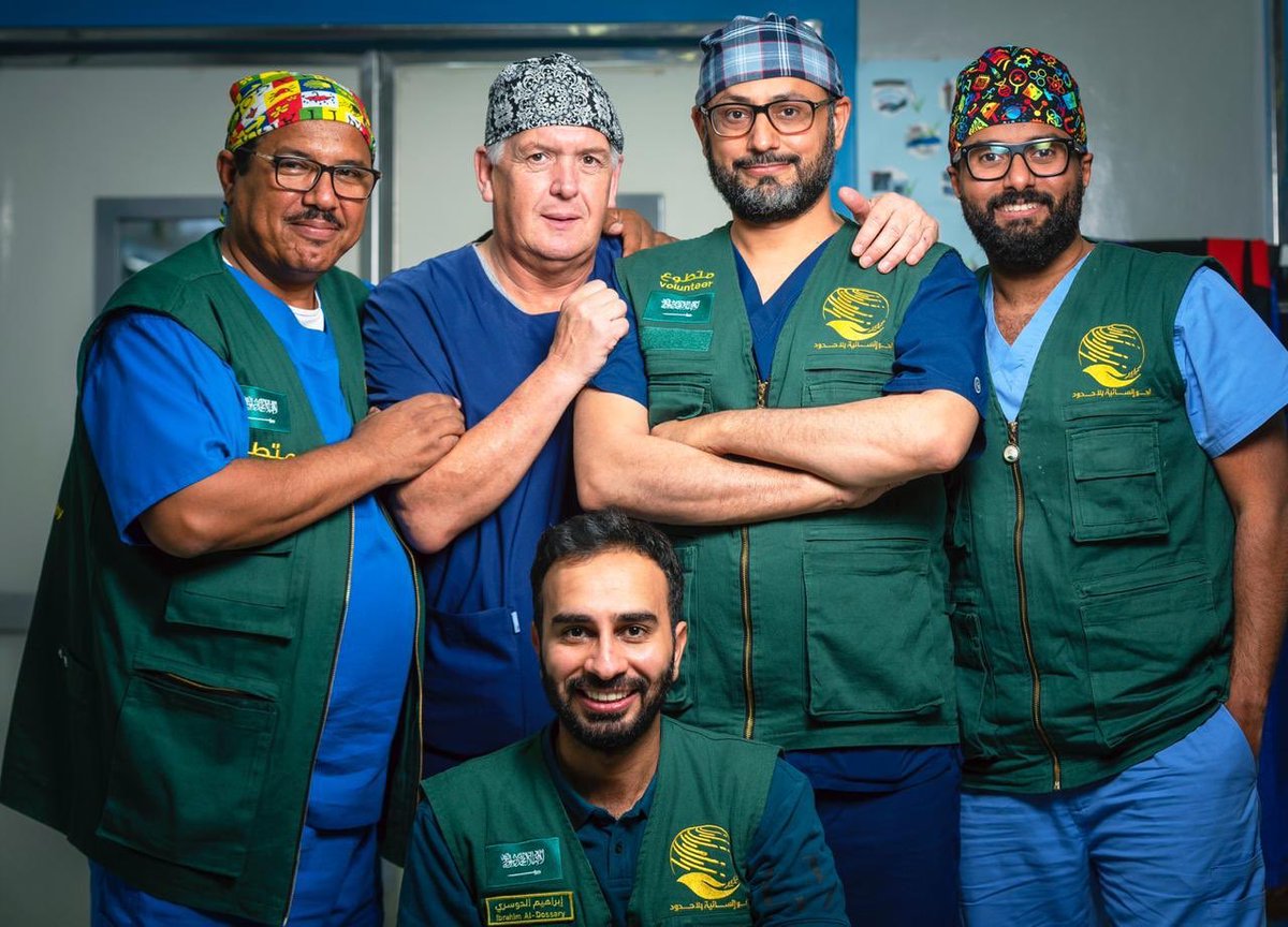 المشرف على مركز الأمير سلطان لطب وجراحة القلب ب #القصيم الدكتور عبد الرحمن المسند يشارك في تنفيذ المشروع #السعودي التطوعي بالجمهورية اليمنية .
psccq.med.sa/ShowNews.aspx?…