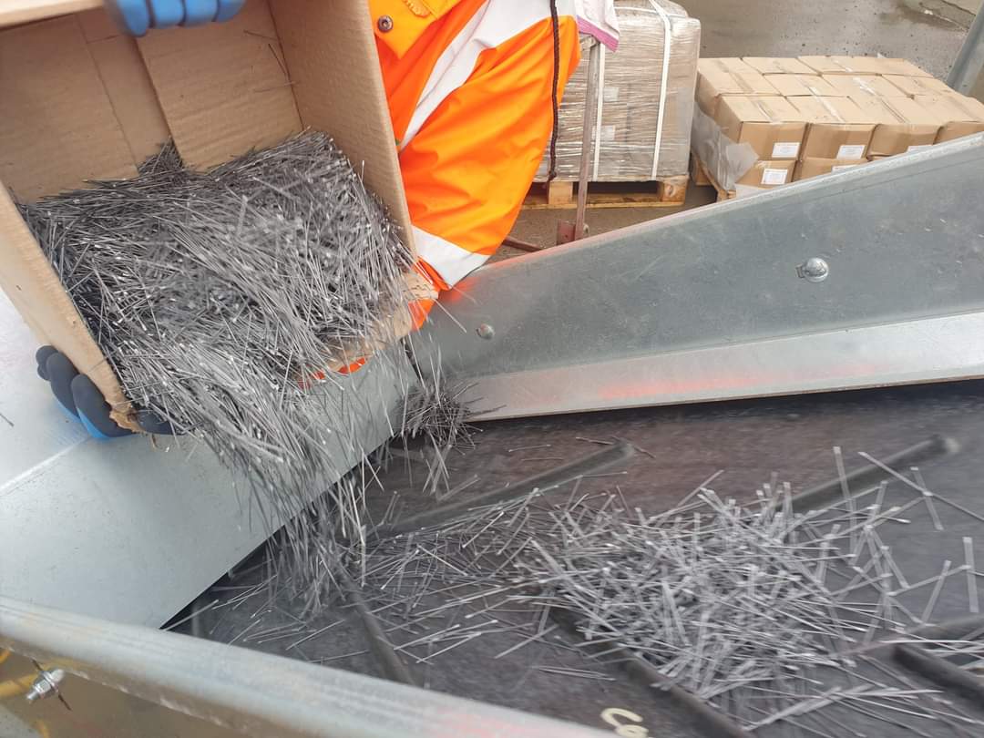 Ronez_Ltd's tweet photo. #ronez safely loading @SikaLimited steel fibre into ready-mixed concrete for a 3rd floor composite steel decking pour in Jersey today.
For more information on Ronez's fibre reinforced concretes, please call Paul Pinel on 07829 925625. https://t.co/rQ84jyrxss