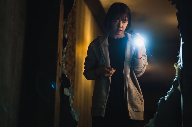 YnwaPaan's tweet photo. The Call (2020)

Thank You Netflix! PADU &amp; BEST! 

Mengenai Seo Yeon yang berhubung dengan Young Sook dari tahun 1999 melalui telefon. Disebabkan satu panggilan telefon Macam2 berubah beb! Sampaikan orang yang dah mati pon boleh hidup balik!

#Koreanmovie #RekomenFilem https://t.co/FbUigOwfWw