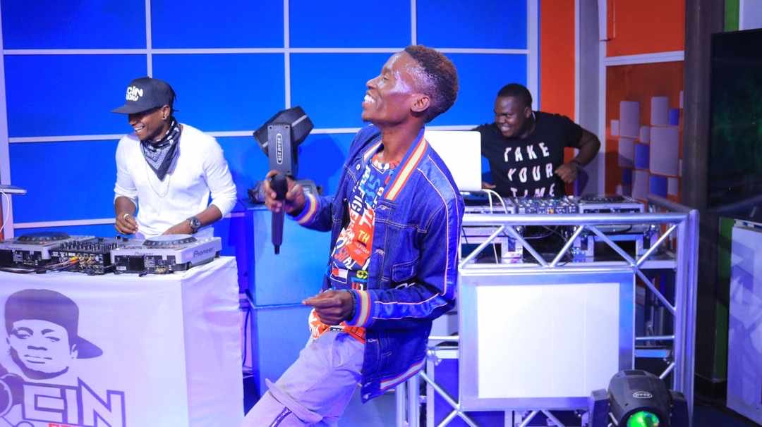 Ocin_Deejay's tweet photo. Tune in Every Friday only on @BTMTVUganda From 11pm till Down For your great Evening @BtmNightSwitch @Xtremedjz2561 #ocindeejay #xtremedjz #mckiyee #kheemgk #btmnightswitch #nightswitch #ocinempire https://t.co/aQicH1uqmy