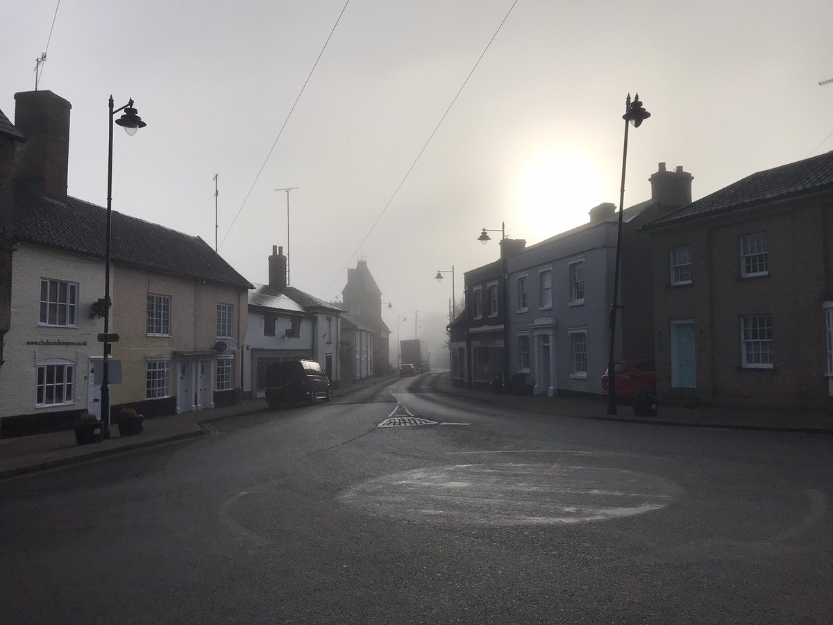 It’s another quiet #lockdown day in Framlingham. 

#suffolk #fridaymorning