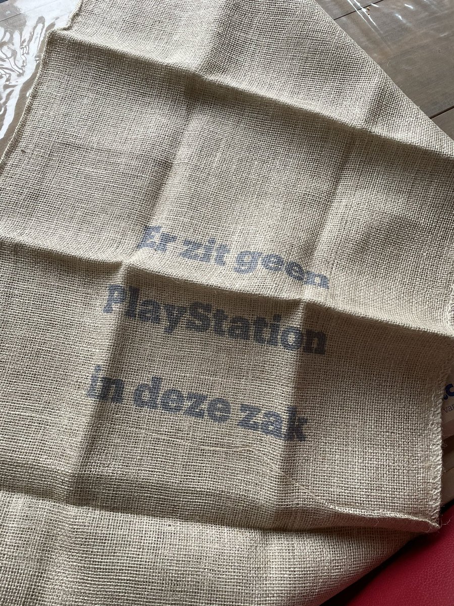 Ik weet niet of de jongens de door mij gepersonaliseerde jutezak van bol.com gaan waarderen 😂 #sint #jutezak #bolcom