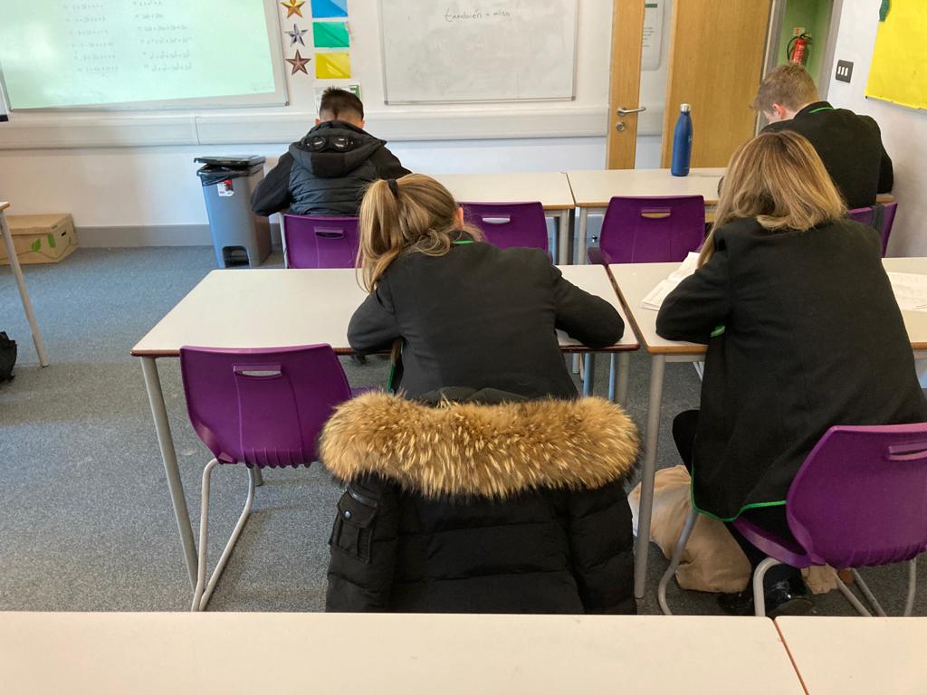 MathsCSOngar's tweet photo. Year 9 students still working extremely hard and successfully during lessons. https://t.co/gy5yiqKs4s