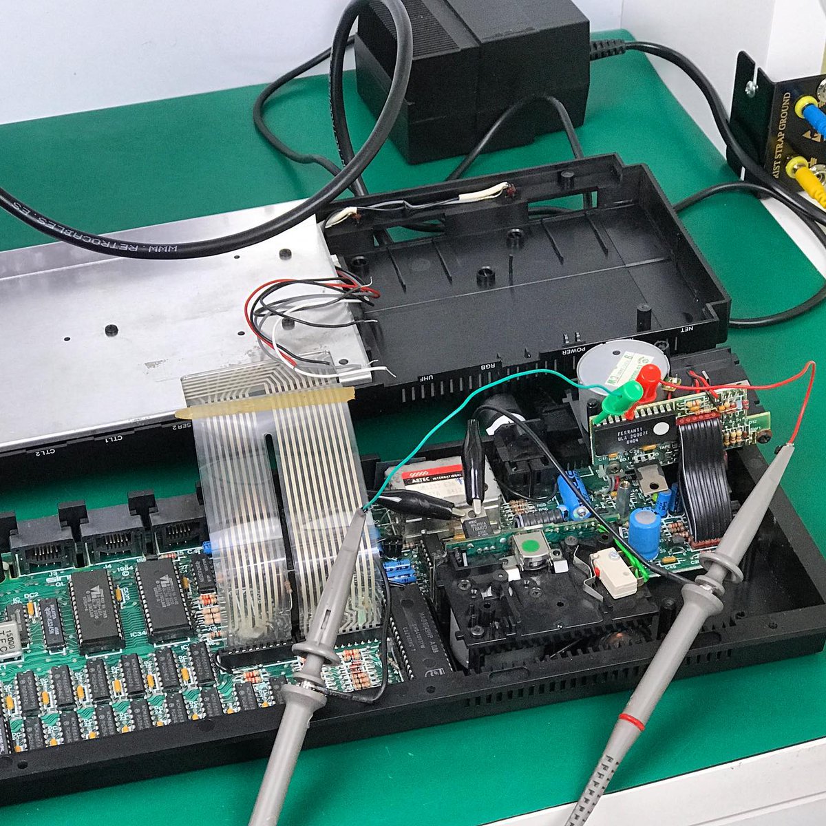 NoelsRetroLab's tweet image. Doing some digging into the microdrive ULA.
#sinclair #sinclairql #microdrive