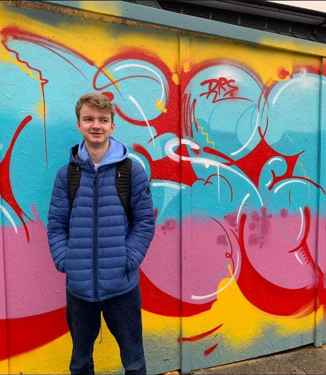 forget tommy and his red shirt, its tommy and his blue puffy jacket it always has been.