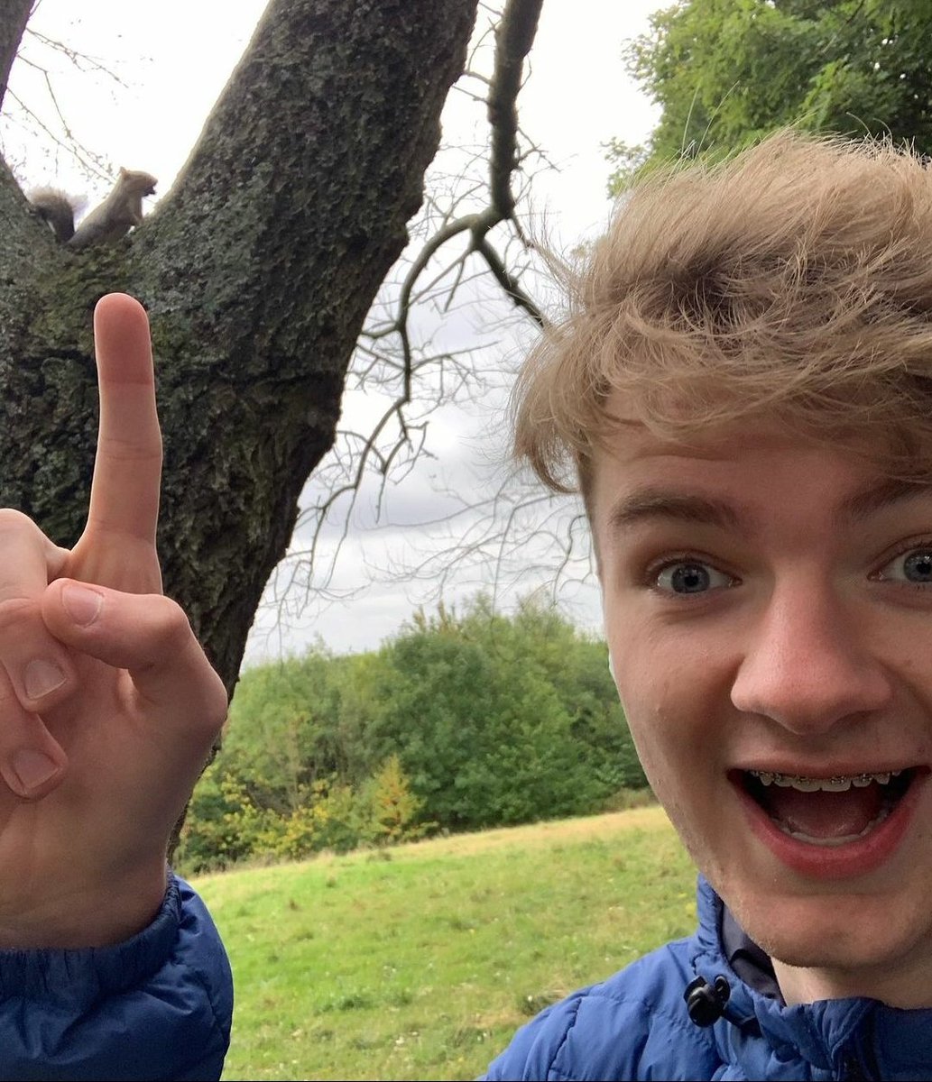 forget tommy and his red shirt, its tommy and his blue puffy jacket it always has been.