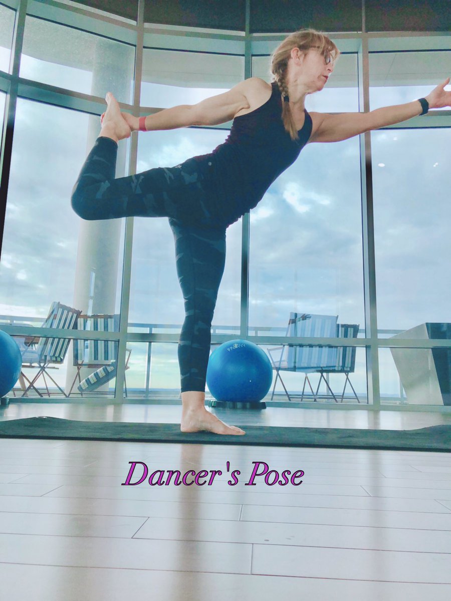 LivingMyBestLf's tweet photo. Fell on my face more than once working on the crow's pose. 🧘🏼‍♀️😂  #yoga #livingmybestlife https://t.co/UJ1ahxPOf4