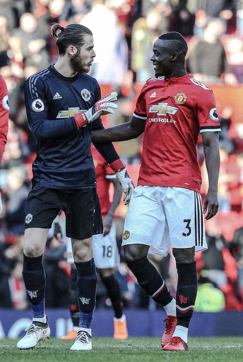 ManUnitedZone's tweet photo. Bailly: "I don't know what's going on in Spain, but he's happy in England. At United he's always at his best. The best goalkeeper in the world. He's more appreciated at Old Trafford than anywhere else. We talk to him about it sometimes.” #MUFC https://t.co/c4qpQdCAtF