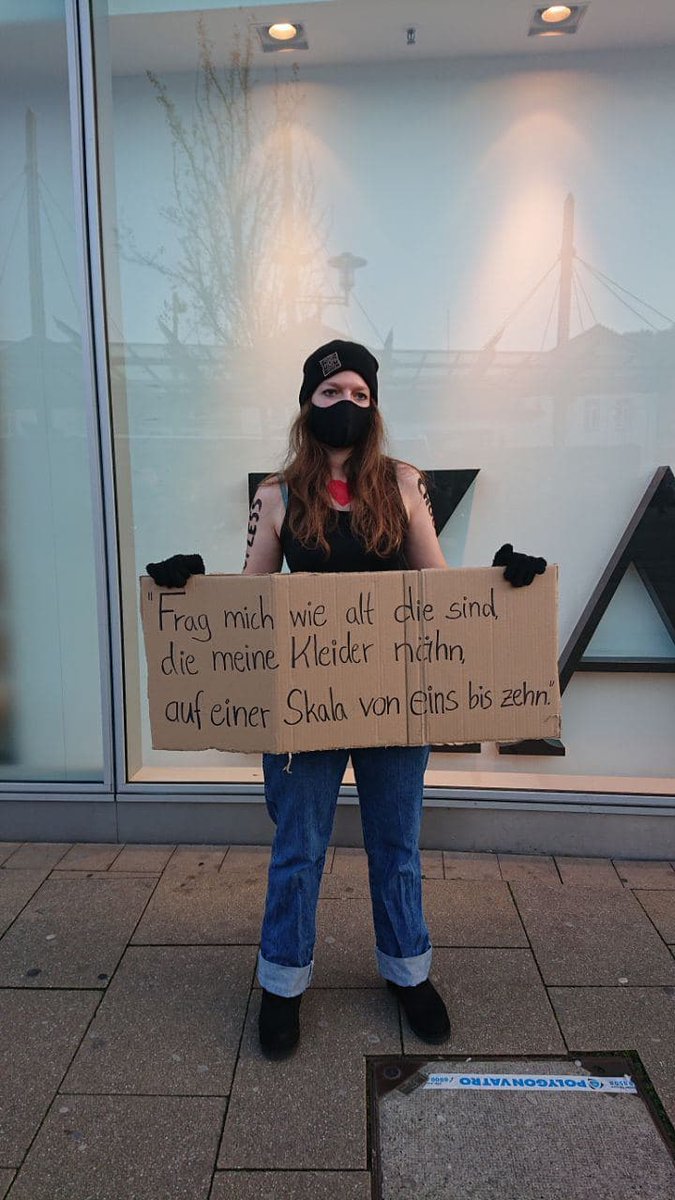 NRW_XR's tweet photo. Zum #BlockFriday des #BlackFriday laufen in ganz NRW bunte kreative, aufrüttelnde Aktionen, gg Massenkonsum, für unser aller Zukunft.
Schaut mal bei @AachenRebellion @BonnXr @BochumXr @XR_Bielefeld @DortmundXr @XR_Duesseldorf @XR_Duisburg @XRSiegen u.a. rein!
#ExtinctionRebellion https://t.co/9AQ6fftPXP
