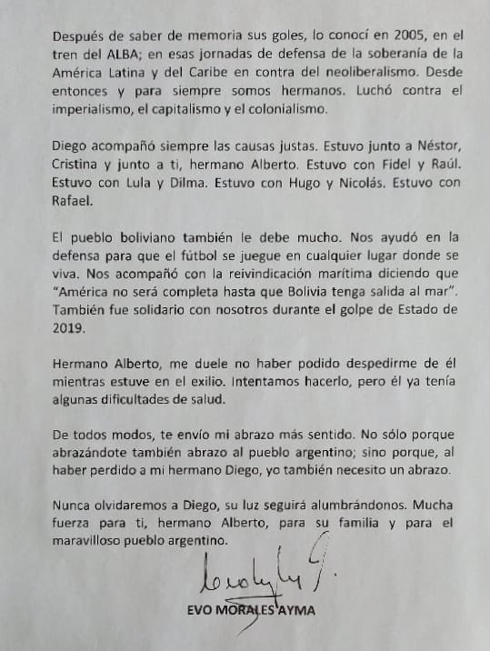 alferdez's tweet photo. "Diego no solo jugaba al fútbol, también militaba por la justicia y por la vida". 

Gracias @evoespueblo por tus palabras de afecto hacia él y hacia la Argentina. Todos y todas necesitamos un abrazo. https://t.co/WM1un8R1lT