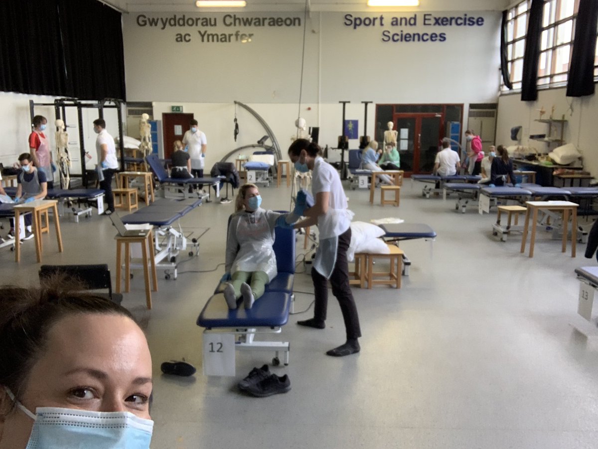 HannahRooney1's tweet image. 🤓Loved teaching Neuro practical to @GlyndwrPhysio Thank you @juliephys for inviting me. Fabulous students, thanks for making me so welcome! #neurophysio @thecsp #workforceofthefuture @InspiringTF