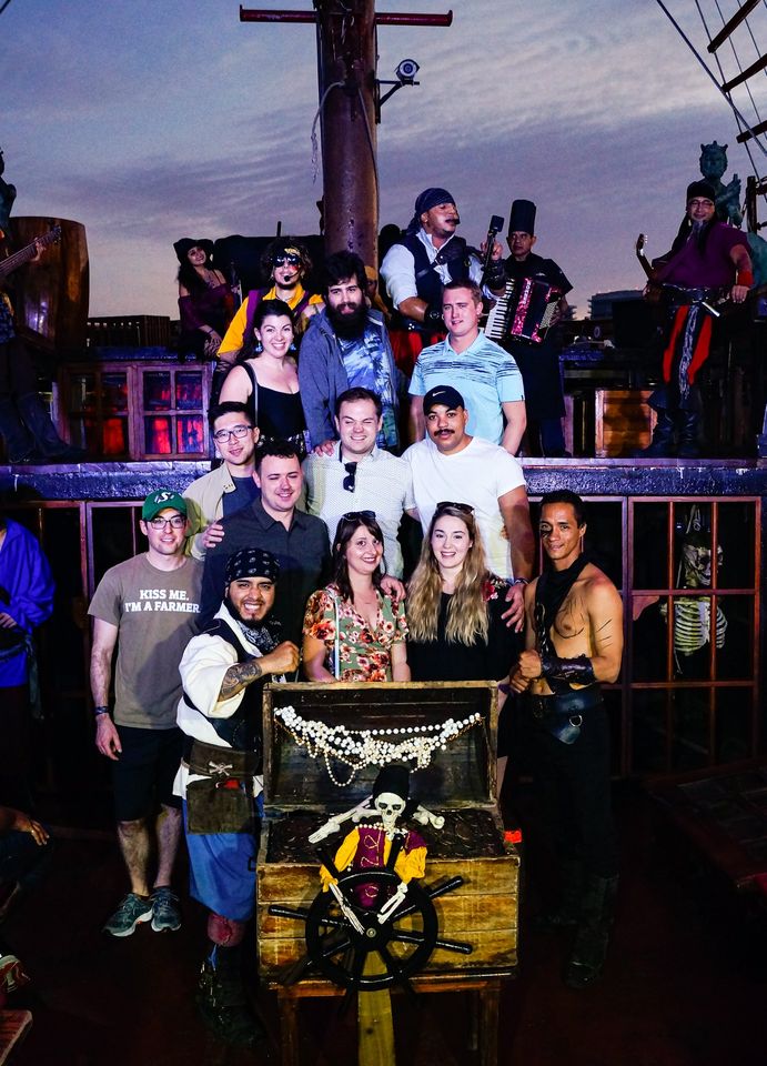 ¡No te quedes sin lugar este Año Nuevo y disfruta de nuestro show pirata a bordo del Marigalante! 🎉 💥 🍾 🏴‍☠️ Ahoooy

⚓️ barcopiratavallarta.com ⚓️ #PirateShipVallarta