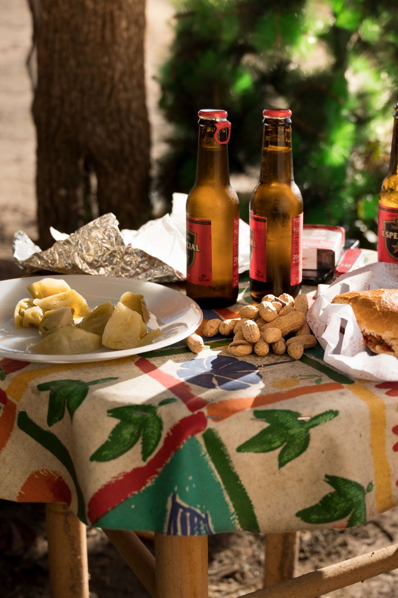 HortalimentaVLC's tweet photo. Donem l’enhorabona a Silvia Villar, l’última finalista en modalitat reportatge per ‘Un almuerzo sin cacahuetes’: 'Bernardí y Paco me hablaron sobre el aperitivo imprescindible; los cacahuetes. Tardé poco en darme cuenta de que hablar de cacaus es hablar de huerta’. #ClickAlHorta https://t.co/2rI5JBx82s