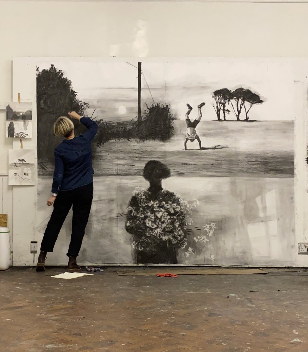 Lisawrightart's tweet photo. Drawing....#largescaledrawing #inthestudiotoday #charcoaldrawing #drawing #contemporaryart #lisawright #lisawrightart @CoatesandScarry https://t.co/an8ShrHj5p