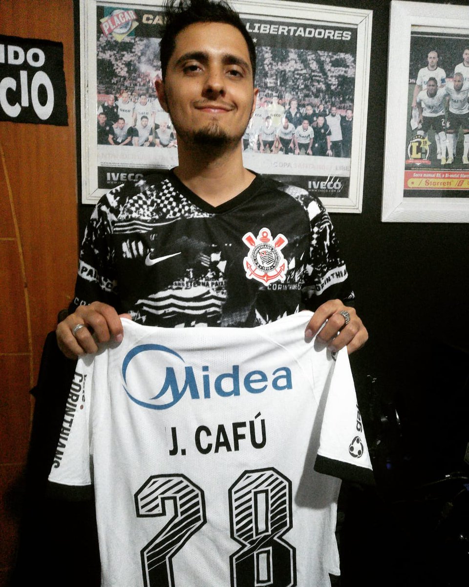 _YagoShow's tweet photo. Aos que me perguntaram como consegui a camisa do GRANDE JONATHAN CAFU que postei no insta, inclusive quem ainda não segue, segue lá @_YagoShow, aqui vai a historinha verdadeira, pq lá no insta tive que dar uma moral para eles.

(sigam) https://t.co/6ffJti7mlF
