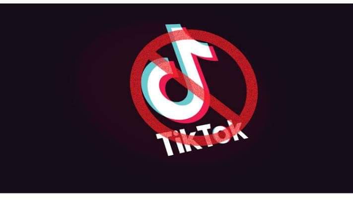 ٹک ٹاک کہ بارے میں کون نہیں جانتاکہ آزادی کہ نام پر کس قدر بے حیائی ہو رہی ہے اور افسوس ہے ماں باپ شوہر اور بھائیوں پہ کہ جنہوں نے آ نکھیں بند کرلی ہیں اور اپنی بہن بیوی بیٹی کو سرعام ناچ گانے کی اجازت دے رکھی ہے ...اس قدر بندہ اپنے رب سے کیسے منہ پھیر سکتا ہے #SyedaAmnaZaheer