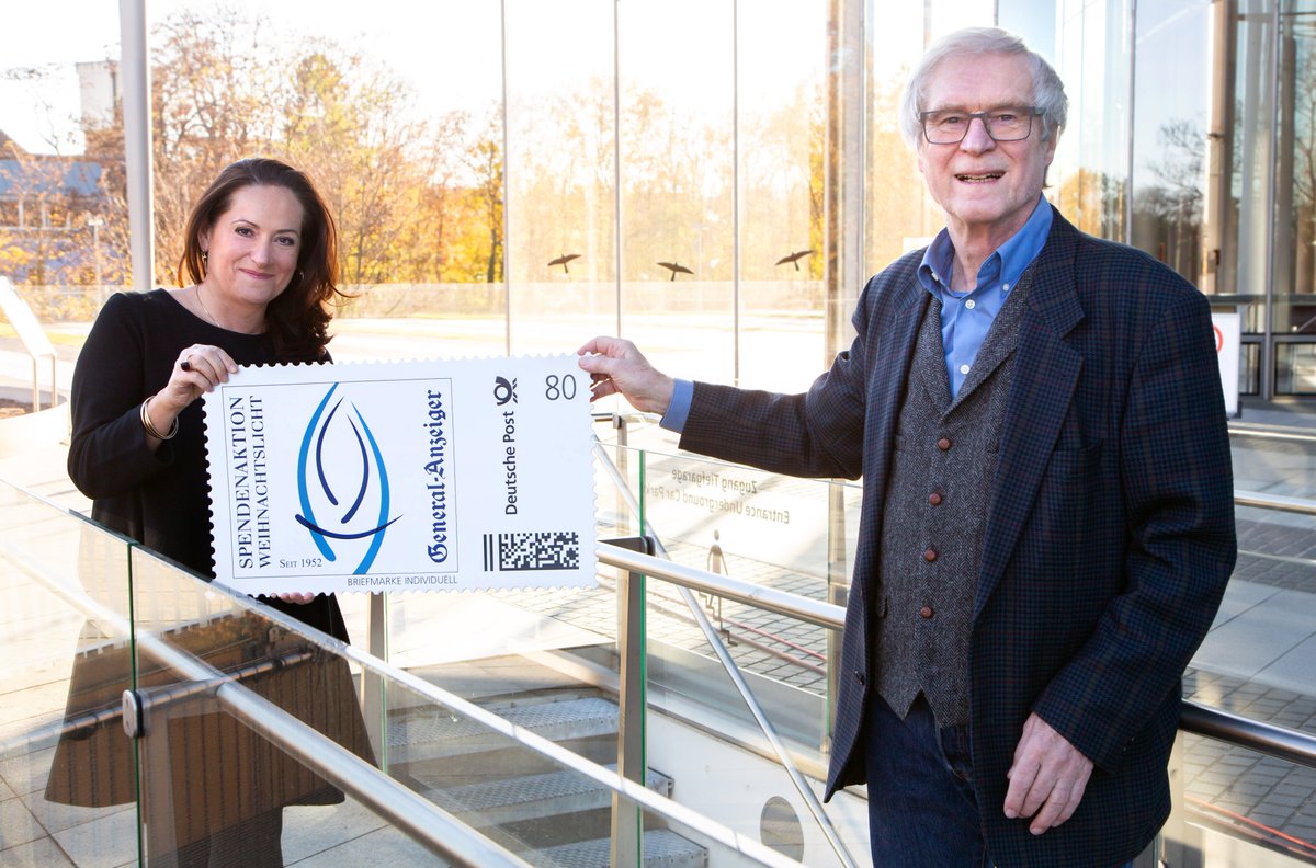 Monika_Schaller's tweet photo. 🕯️Gerade dieses Jahr ist für ältere Bedürftige durch die Corona-Pandemie eine ganz besondere Herausforderung. Mit der Briefmarke „Aktion Weihnachtslicht“ und der Illuminierung des Post Towers wollen wir sie unterstützen und zur Solidarität aufrufen. @gabonn #Bonn https://t.co/fzDahqm9Vz