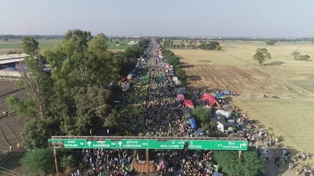 (15/n)The All India Kisan Sangharsh Coordination Committee - a panIndia umbrella organisation of >300 farmers right groups - says it has finally been "allowed" to enter Delhi. Farmers have had to fight for even their right to peacefully protest. Their ongoing March to Delhi