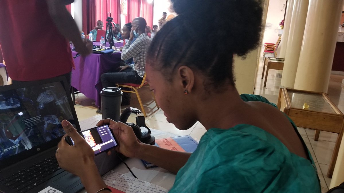 ajsg_guinee's tweet photo. #InfosCovid19 #FormationMojo J2
Les formateurs présentent #Kinemaster, la pratique du montage via le smartphone commence.@WFSJ @FondHirondelle @anss_guinee @guinee_oms @sbskalan https://t.co/FduUN441S8