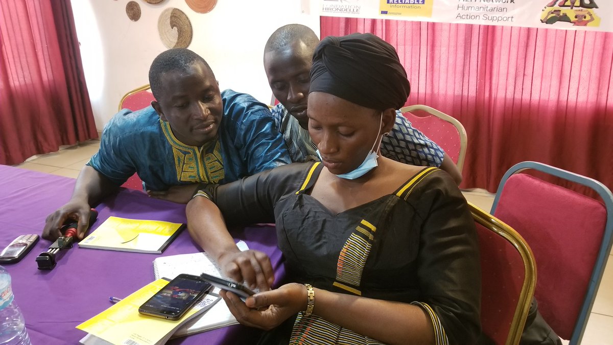 ajsg_guinee's tweet photo. #InfosCovid19 #FormationMojo J2
Les formateurs présentent #Kinemaster, la pratique du montage via le smartphone commence.@WFSJ @FondHirondelle @anss_guinee @guinee_oms @sbskalan https://t.co/FduUN441S8
