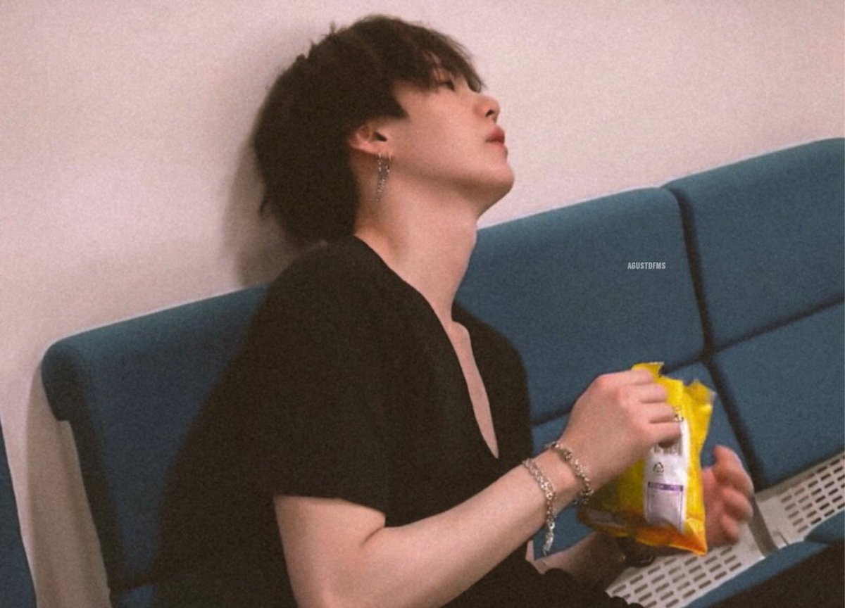 agustdfms's tweet photo. he’s so attractive https://t.co/WKJCUiVqUq