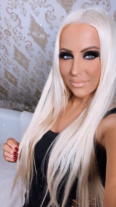 Ich w&uuml;nsche euch ein wundersch&ouml;nes Wochenende! 🖤🖤🖤   Seid ihr schon im Shoppingwahn? Schon was bestellt<a href="/tag/blackfriday"class="tags"><span>#blackfriday</span></a>