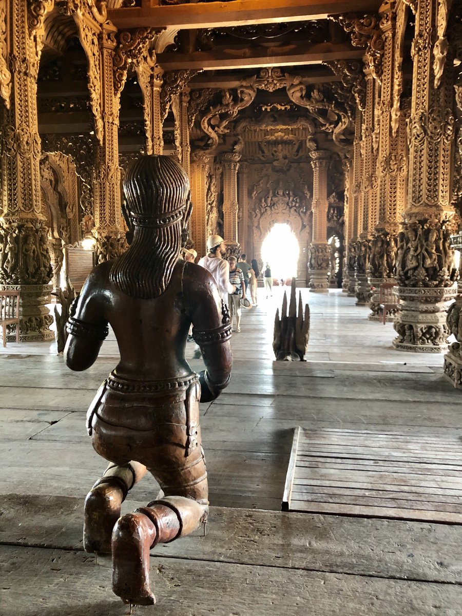 AxelAire22's tweet photo. @OrianeLq C’est en Thaïlande. C’est le temple sanctuaire de la vérité 😉 https://t.co/mAL7xTvyrw