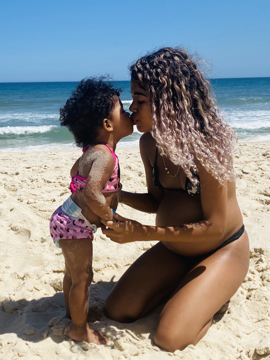 NoronhaVivianne's tweet photo. Eu tenho sonhos e em todos os meus planos tem você, e eu...💖 https://t.co/idMA7a8wuq