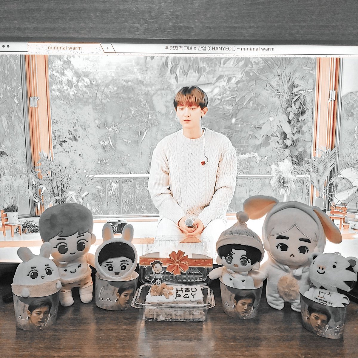 AlegreJaja's tweet photo. Happy birthday Loey!

1st pic, recycled from last year.
2nd-4th 2020 celeb, as always, with @EXOVotingAces 💕

#HappyChanyeolDay #MusicianYEOLDay https://t.co/TB2oSfgYBg
