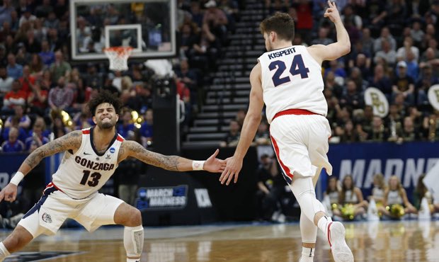 AdemAracNotTV2's tweet photo. The new @ZagMBB jerseys are nice but the design before this was still superior #ItIsDecided https://t.co/wObokynmLn