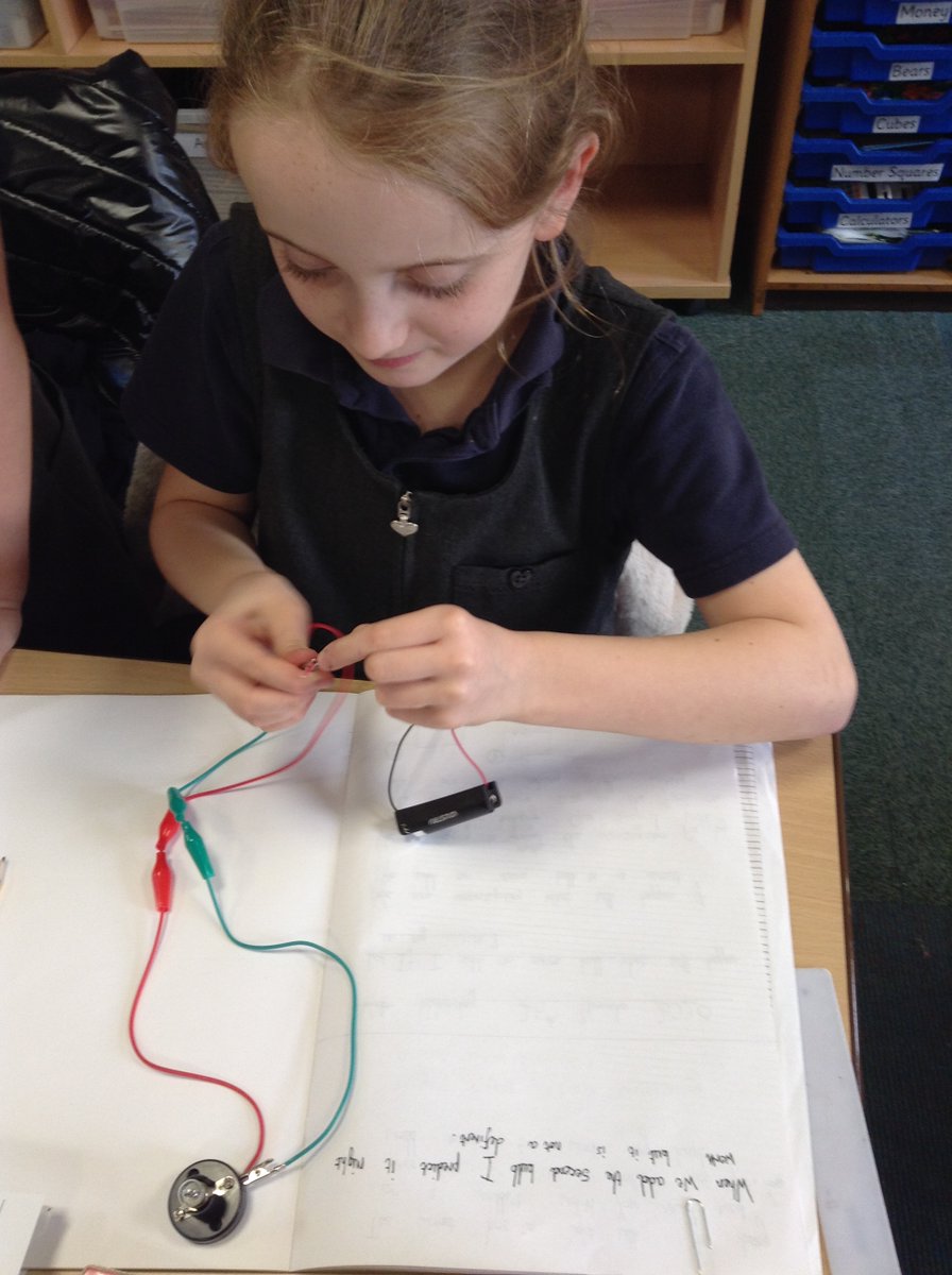 MissEGSGC's tweet photo. This week we enjoyed making complete circuits and learning more about electricity. Thank you for your donations today. @MrGSGC #SGCScience https://t.co/Mso4jJbOIE