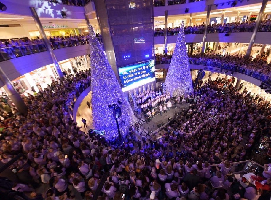 mallofamerica's tweet photo. We’re taking a look back today on all of our favorite traditions at MOA + we want you to share in the memories! Share a photo of your favorite traditions at MOA using #8DaysofGiving + tag us in the photo or caption for a chance to win a $100 MOA gift card! https://t.co/yH49hVRXrH https://t.co/ECr6DeveSl