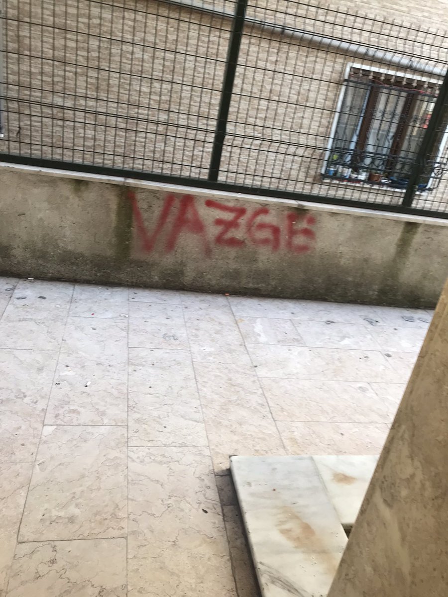 Adam yazarken vazgeçmiş bilader.