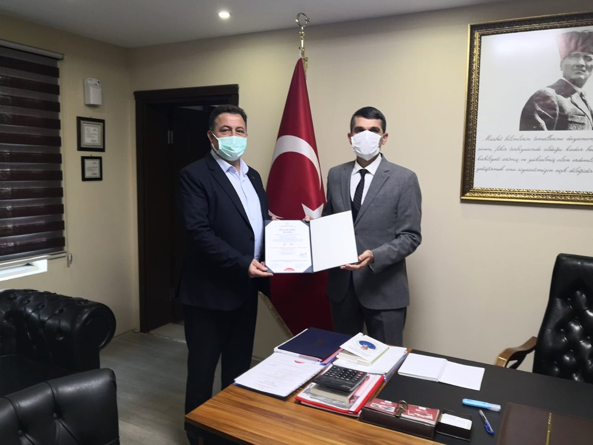 Kilimli Halk Eğitimi Merkezi ve ASO Müdürlüğü olarak; ^OKULUM TEMİZ BELGESİ^ni aldık. Kilimli İlçe Mili Eğitim Müdürümüz Muzaffer YILDIZ belgeyi takdim etmiş olup, bu süreçte emeği geçen başta Kurum Müdürü ve Müdür Yardımcılarına, Kurum personellerine çok teşekkür etti.