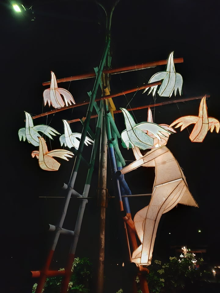 <a href="/pochofficial/">Psych O’clock Habit</a> LOOK: Lanterns along UP Diliman's University Avenue for year-end celebration for #PAGIILAW2020 

(Photos by Gian Librojo, <a href="/dzup1602/">DZUP 1602</a>)