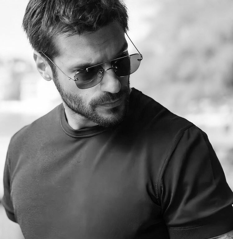 Carlysoft1's tweet photo. 🔥Adem Sahin🔥 A soldier who, thanks to his strength, tried to start his life again. His new mission was to save a woman. He never thought she could save him.  But did she do it? @ojopicturesypm We need to find out if thanks to Yasemin, Adem found himself #YasDem #YeniHayat2Sezon https://t.co/Y1DtL2JMg2