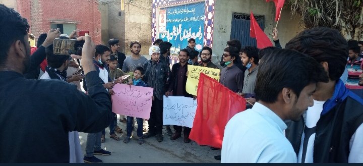 DWMOfficial's tweet photo. اے خاک نشینو اٹھ بیٹھو وہ وقت قریب آ پہنچا ہے۔۔۔
جب تخت گرائے جائیں گے،جب تاج اچھالے جائیں گے۔۔۔
پاکستان کی تمام انقلاب پسند سرخ تنظیموں کو اور اس اتحاد کو سرخ سلام۔۔۔
#DelayMDCAT2020First 
#DissolvePMC
#StudentsSolidarityMarch2020 
#delaynmdcat2020
@HamidMirPAK @BazTaimur https://t.co/dargViabod