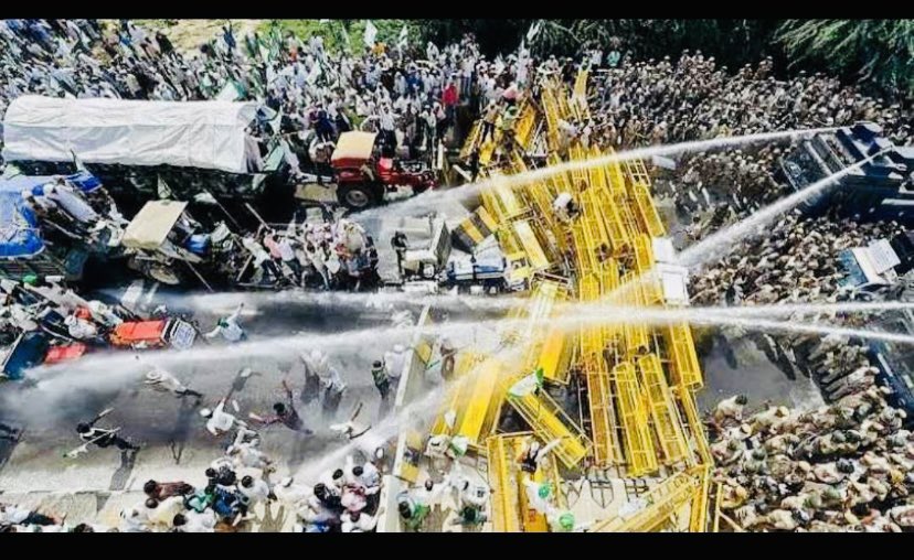 maulik9606's tweet photo. किसान आ रहे हैं कोई आतंकवादी नहीं, अगर इतनी सुरक्षा पुलवामा में की होती तो आज देश के जवान शहीद नहीं होते 🙏 https://t.co/9QvBEd2I3p