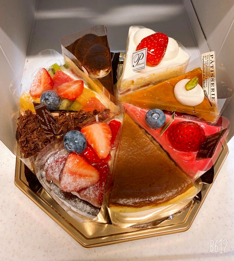 ショタを渇望中 架 かける 今年のマミーのバースデイケーキは高知駅の近くにあるcafe Sweets Quattro カフェスイーツ クアトロ さんでアソートにしました 甘さ控えめで美味しかった