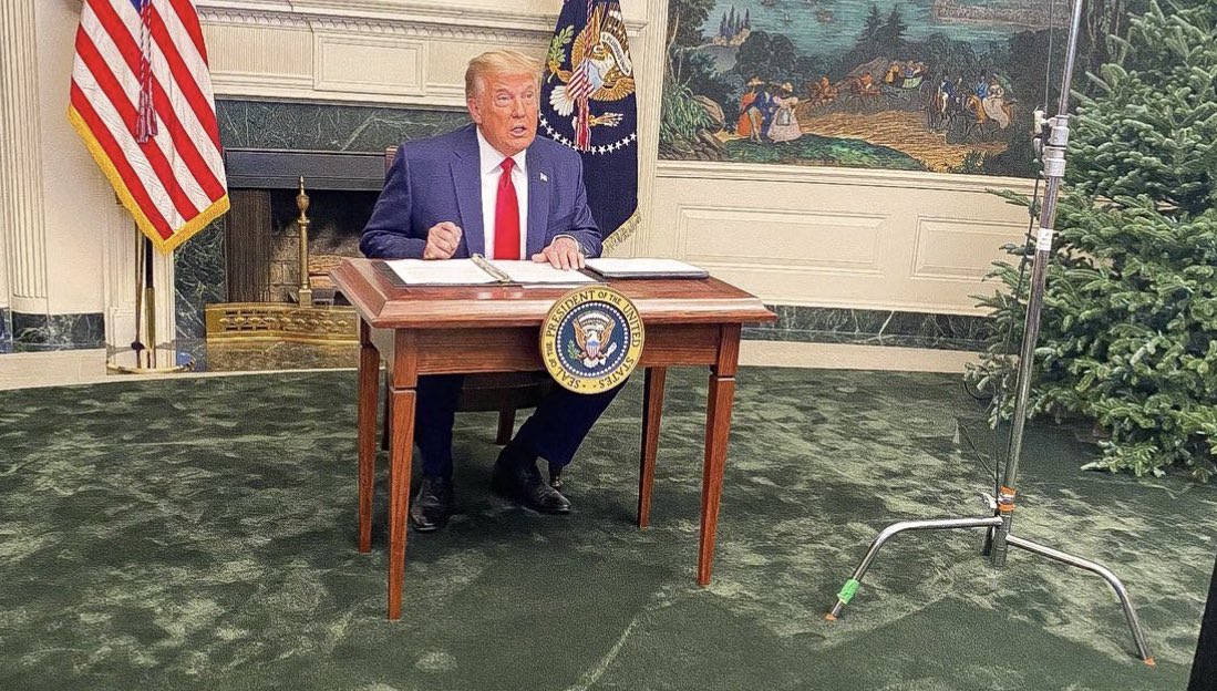 Honey, They Shrunk the Resolute Desk. Sheeeeeeeeeit!