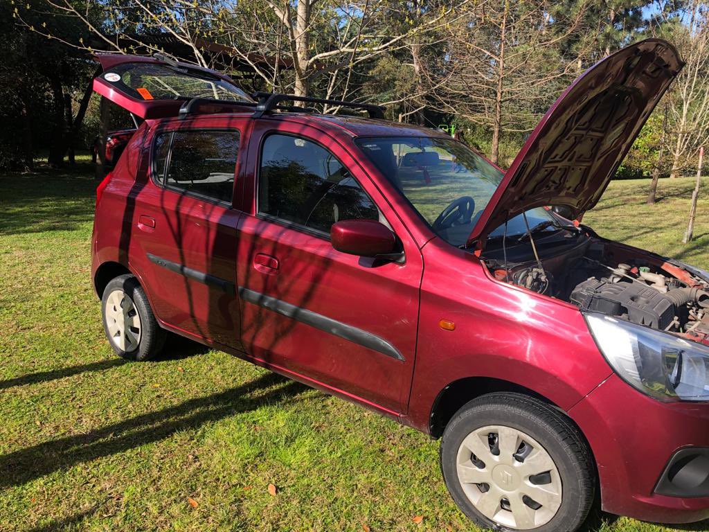 darogoficial's tweet photo. Vendo Suzuki Alto K10.
57.000 Kms.
Año 2016.
Versión full: alza cristales eléctricos, frenos ABS, AirBag, A/C, dirección hidráulica, bloqueo central de puertas, radio integrada.
Motor 1.0, súper económico.
Todo al día.
Valor: USD 8.400 https://t.co/o9imQGZJOo