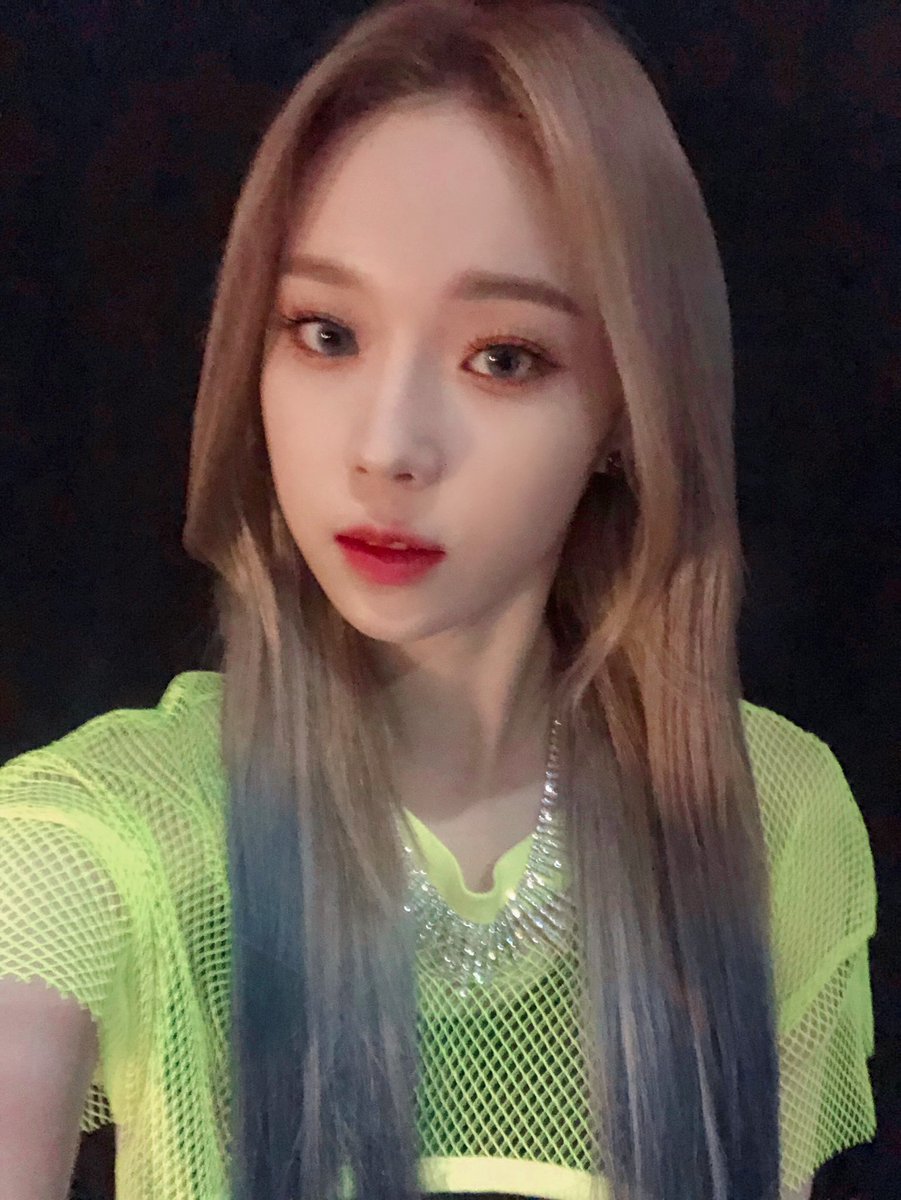 WlNTERIE's tweet photo. ㅤ
Hello this is aespa’s Winter~ We had fun wrapping up today’s recording again ㅎㅎ it’s very chilly these days, so please dress warmly and don’t catch a cold~~😇 마이츄 ♡
ㅤ https://t.co/CiqbeeFweY