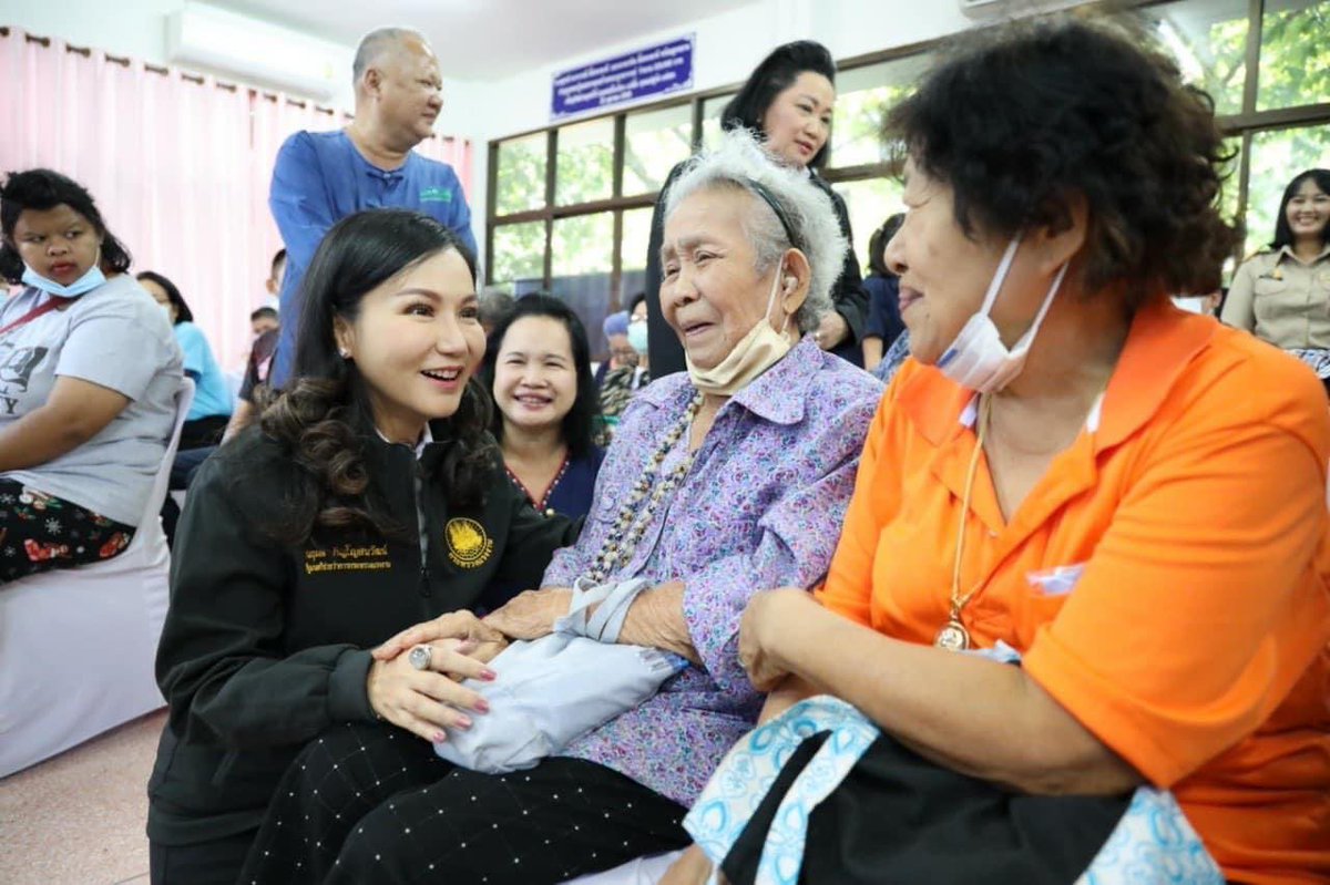 Narumon Pinyosinwat tweet media