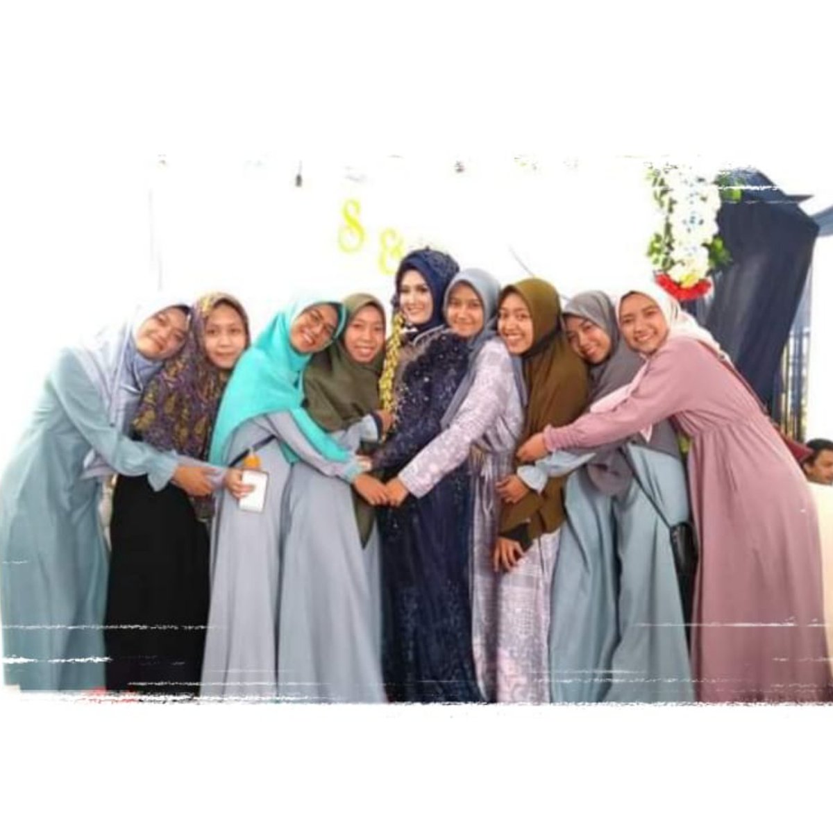 Baru 2bulan nikah. Udh dipanggil Allah. Gak nyangka secepat ini. Sayang bgt sama sarah... Doa ku selalu untukmu... Semoga dapat tempat tinggal yang layak di alam barzakh ya @sharamaylani love you anak baik...