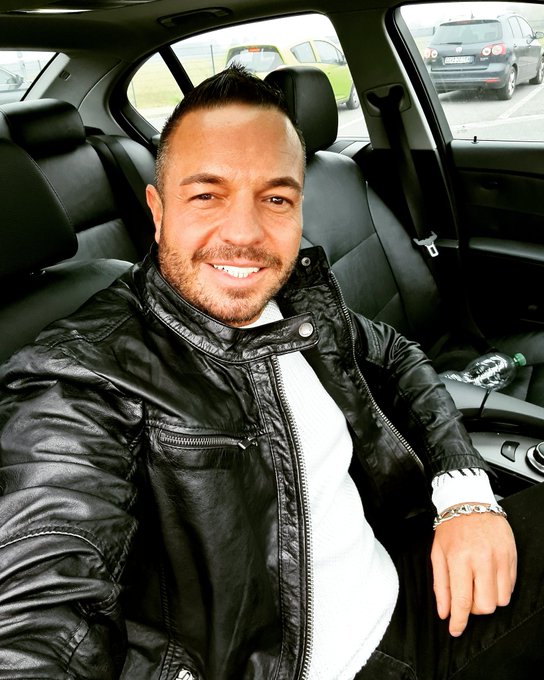 W&uuml;nsche euch einen sch&ouml;nen Start ins Wochenende!!!😉😉😉😘 #carselfie #selfietime #germanman #germanguy #inmycar<a href="/tag/friday"class="tags"><span>#friday</span></a><a href="/tag/weekend"class="tags"><span>#weekend</span></a><a href="/tag/carselfie"class="tags"><span>#carselfie</span></a><a href="/tag/selfietime"class="tags"><span>#selfietime</span></a><a href="/tag/leatherjacket"class="tags"><span>#leatherjacket</span></a>