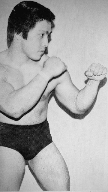   11 27 \" \"                Sammy Lee      Bruce Lee

Happy Birthday to Lee  